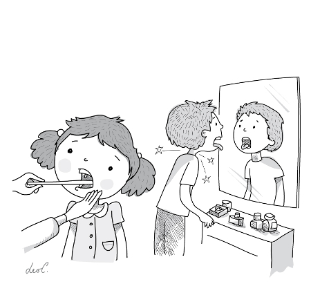 Una bambina si fa controllare le tonsille, un bambino se le guarda allo specchio