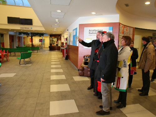 Il Cardinale Betori in visita al Meyer per l'Epifania