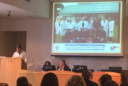 Intervento di Gaetano Priolo, vicepresidente dell'associazione immunodeficienze primitive, nell'aula magna del Meyer