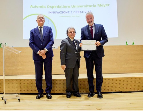 Foto Zanobini Brunetta consegna premio valore pubblico progetto Family Center Anna Meyer