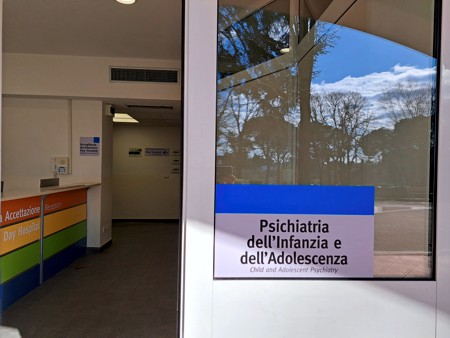 Foto ingresso nuova Psichiatria dell’infanzia e dell’adolescenza al Meyer