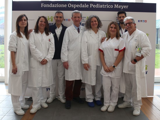 Foto Il team che ha salvato la neonata al Meyer Irccs al centro dottor Biagiotti a fianco prof. Morabito