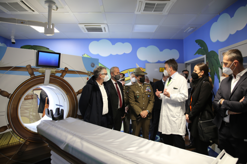 Foto visita del Generale Figliuolo alla nuova Tc dell'AOU Meyer
