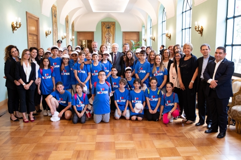 Foto della delegazione dell'ospedale pediatrico Meyer in visita al Quirinale